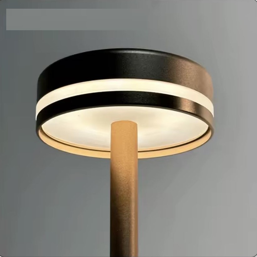 veuilleuse-table-chambre-tactile-maison-décoration -tunisie-doré-rechargeable-1 Lampe de table tactile LED rechargeable – Image 9