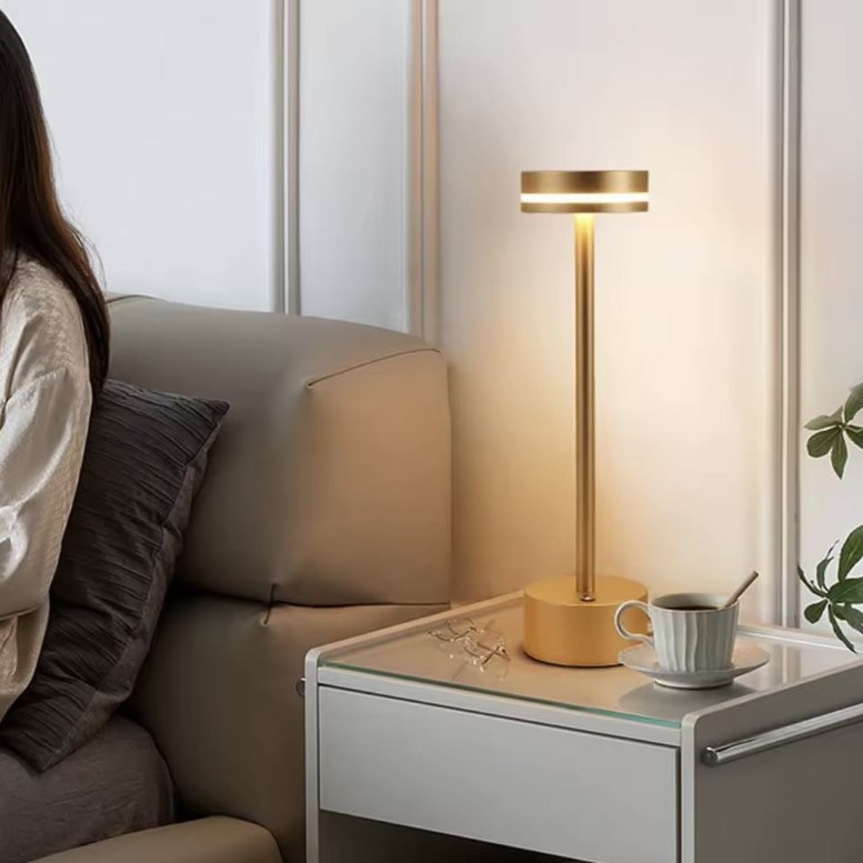 veuilleuse-table-chambre-tactile-maison-décoration -tunisie-doré-rechargeable Lampe de table tactile LED rechargeable – Image 7