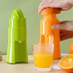 Presse-agrumes manuel à pression et rotation