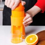 Presse-agrumes manuel à pression et rotation – Image 2