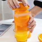 Presse-agrumes manuel à pression et rotation – Image 3